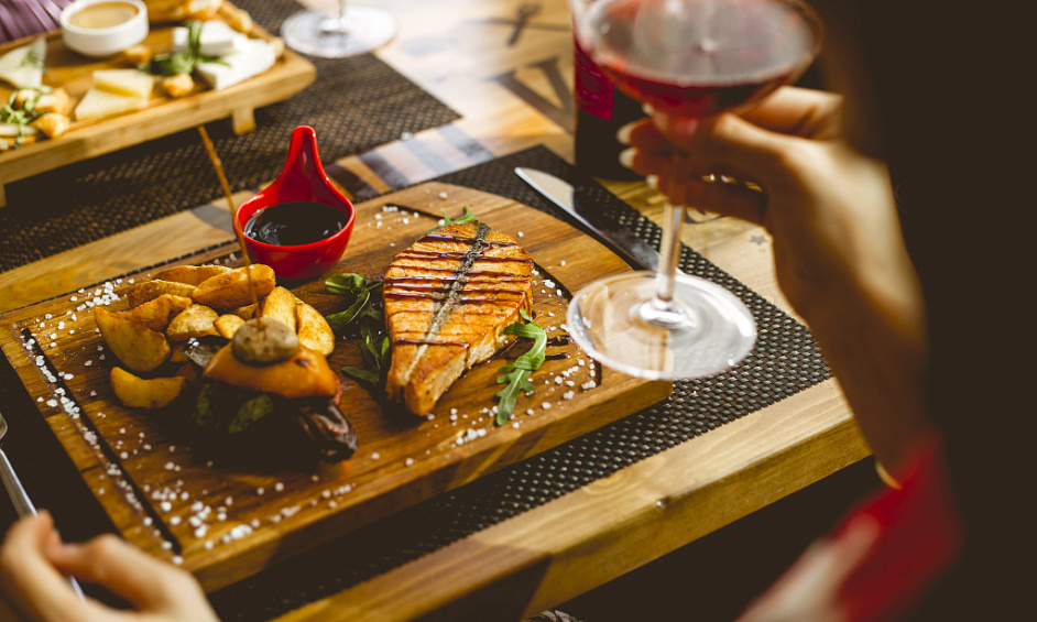 Chaîne De Restaurants Avec 3 Succursales Aux Émirats Arabes Unis À Vendre 1