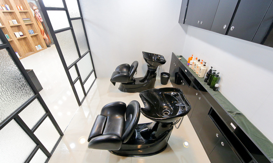 Salon De Beauté Clé-En-Main À Al Satwa À Vendre 1