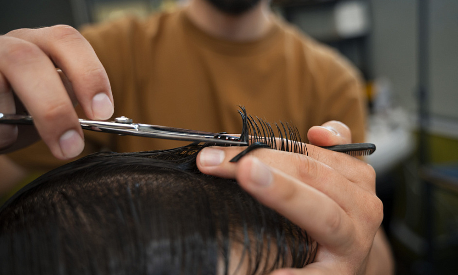 Salon Pour Dames Avec Des Clientes Fidèles À Vendre 1