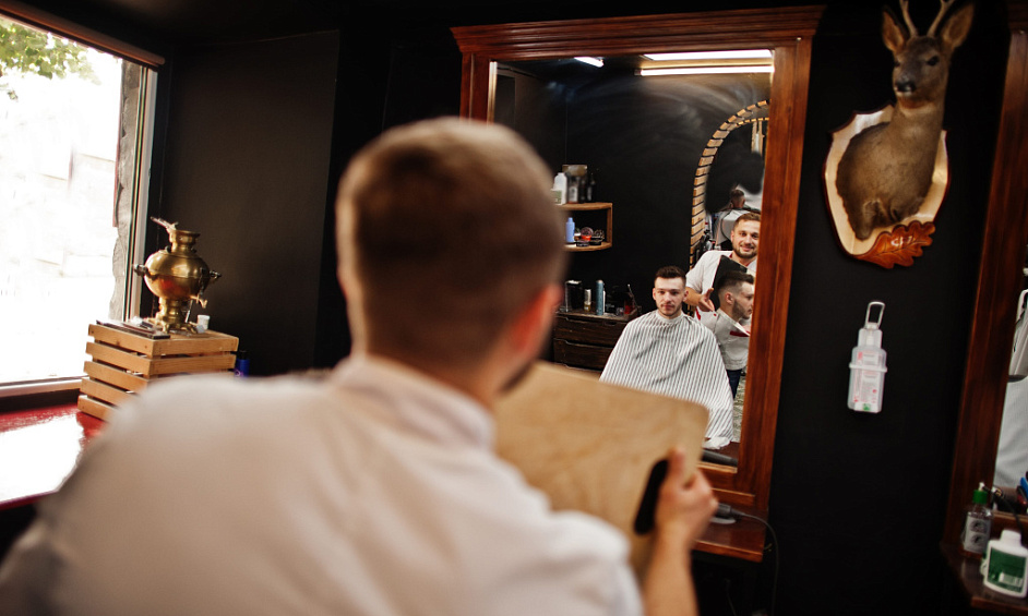 Opportunité En Or - Salon Pour Hommes À Arjan À Vendre 1