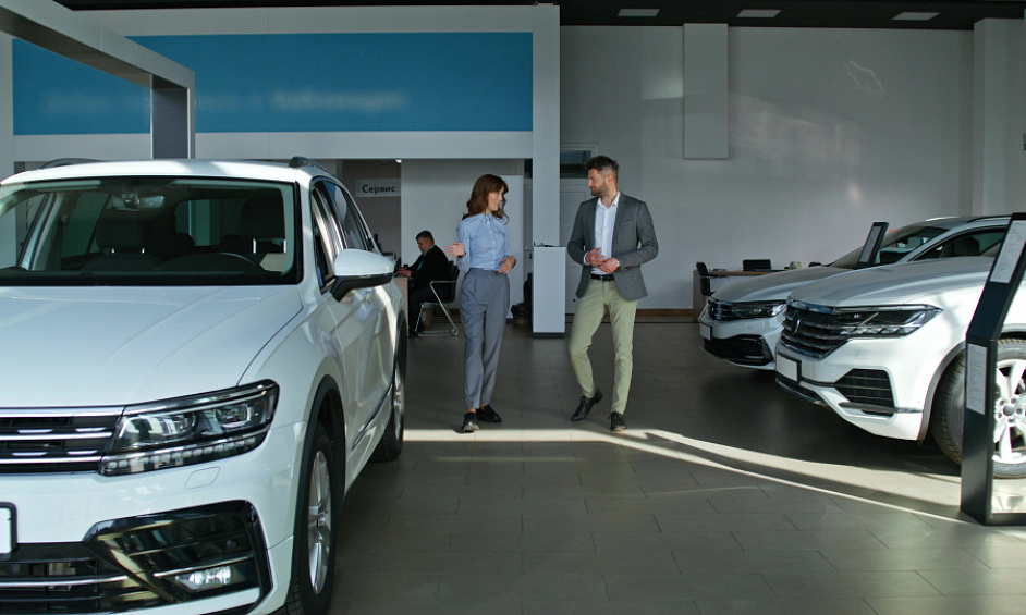Showroom Automobile avec garage à vendre à Al Quoz 1 1